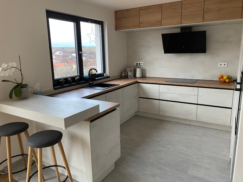 Minimalistická moderní kuchyně v Praskolesích